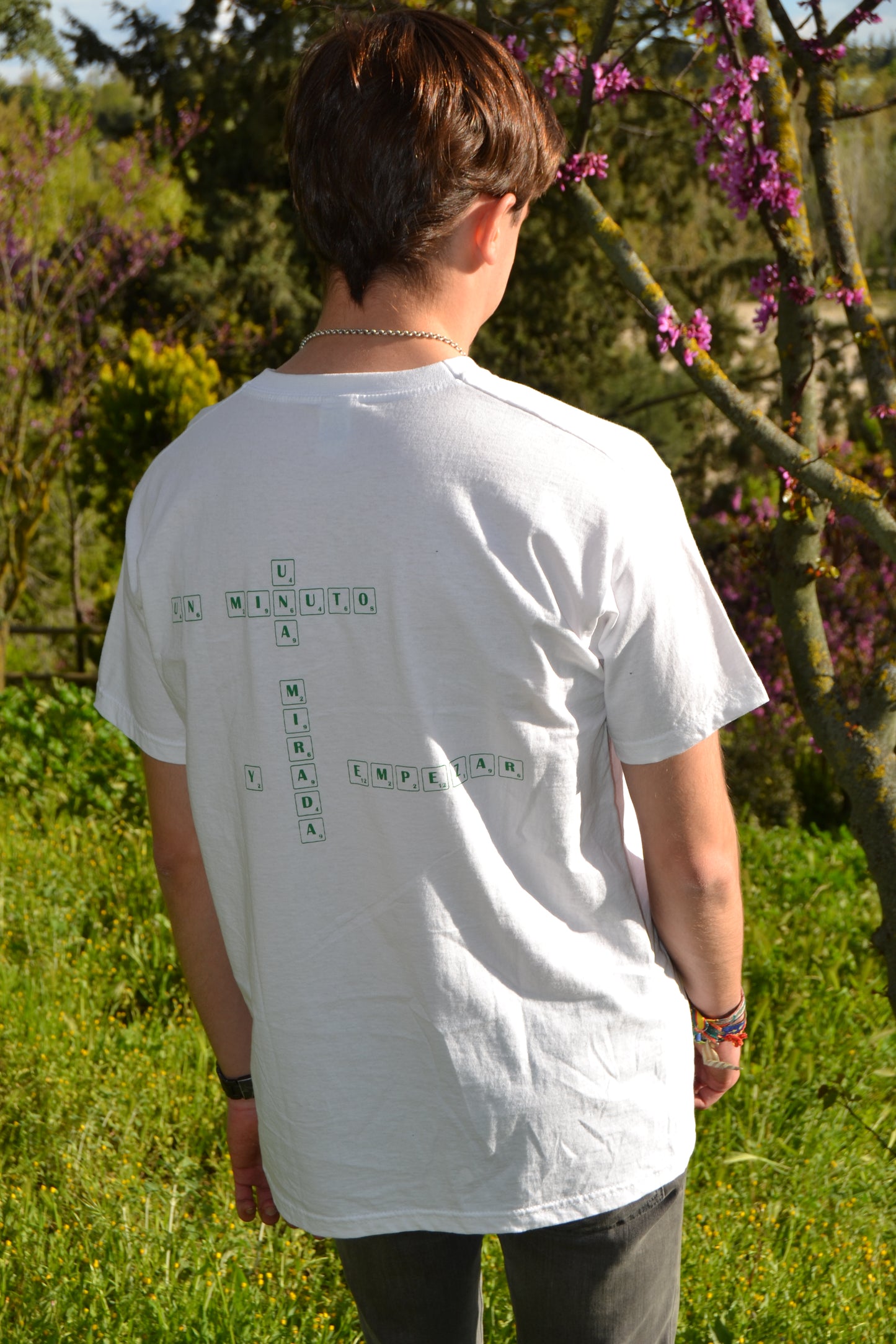 Camiseta UN MINUTO